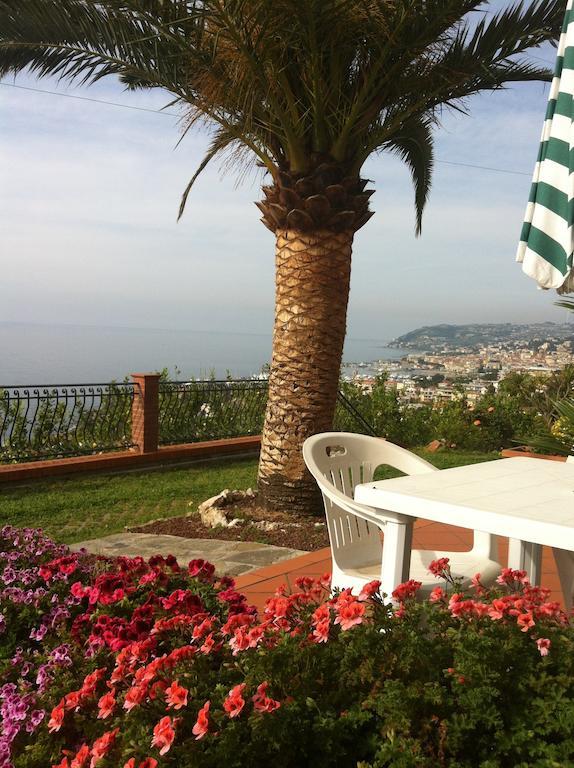 Le Terrazze Appartamenti Vacanze San Remo Szoba fotó
